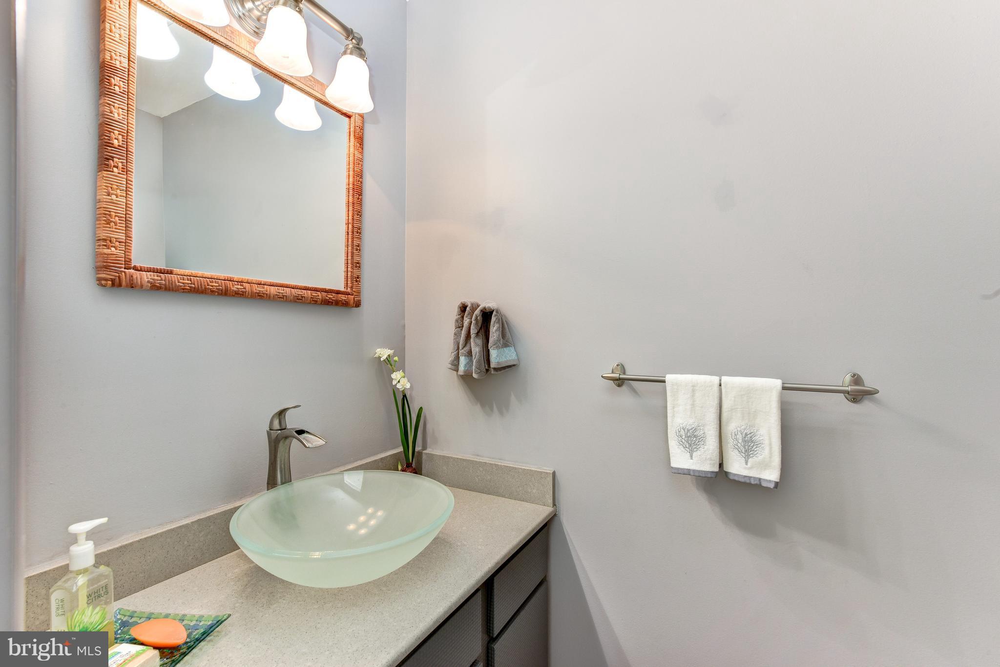 3688 Russell Road Woodbridge, VA 22192 - Photo 8 of 30 Bath