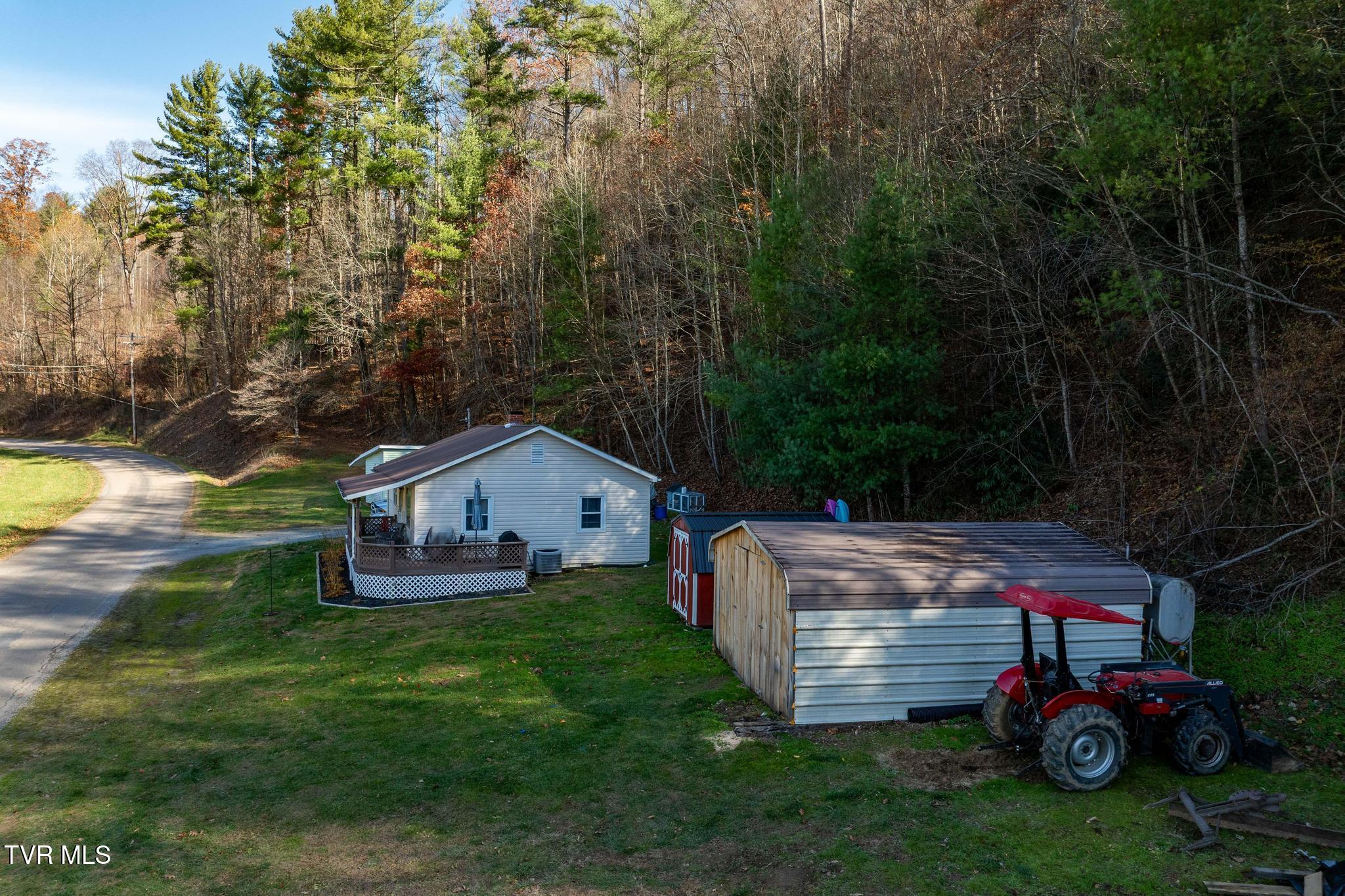 636 Copley Branch Road Butler, TN 37640 - Photo 7 of 54 636 Copley Branch Road (17 of 61)