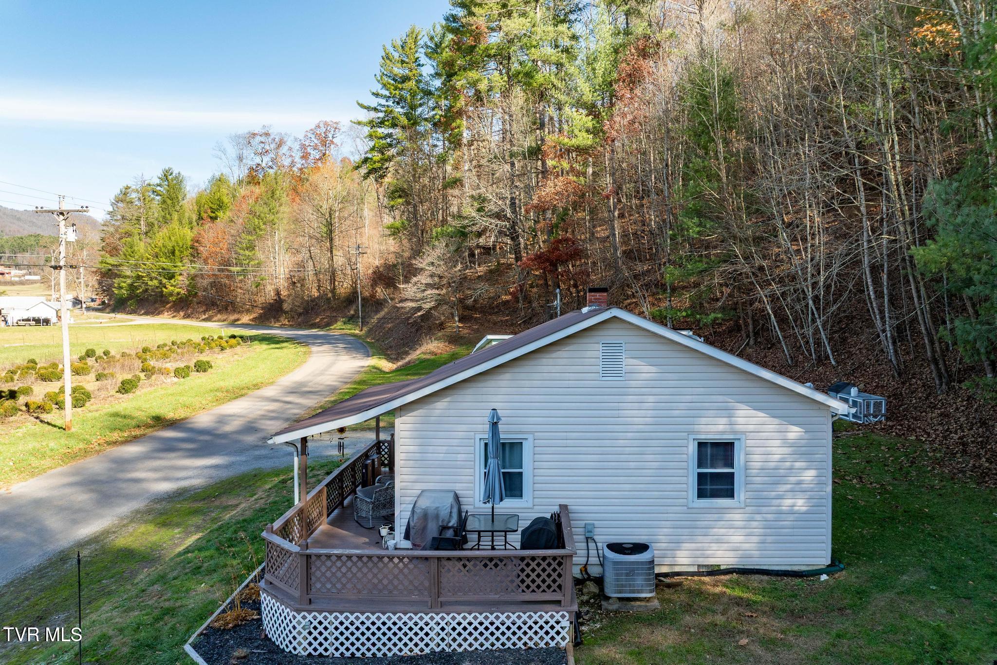 636 Copley Branch Road Butler, TN 37640 - Photo 8 of 54 636 Copley Branch Road (16 of 61)