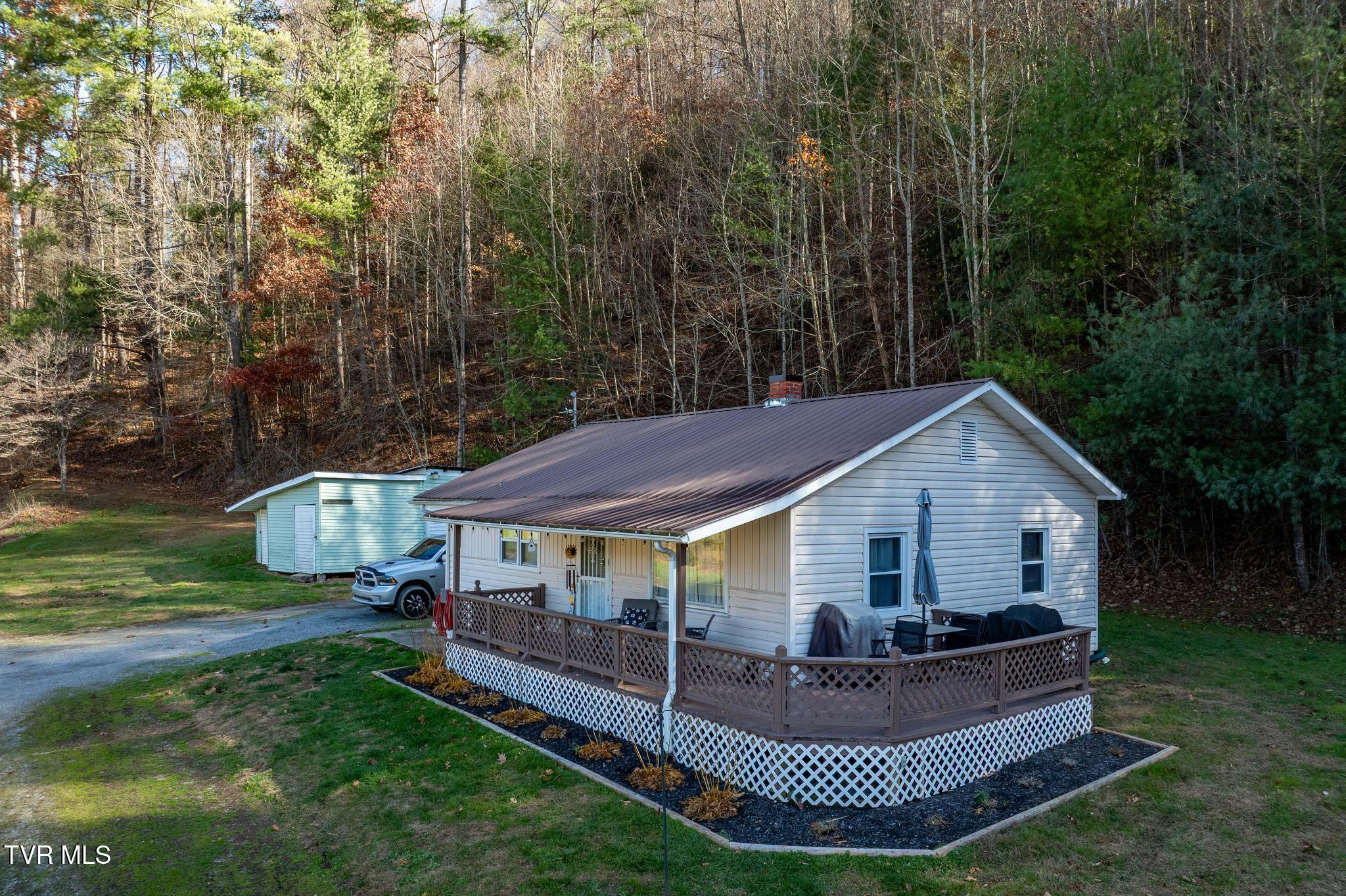 636 Copley Branch Road Butler, TN 37640 - Photo 9 of 54 636 Copley Branch Road (15 of 61)