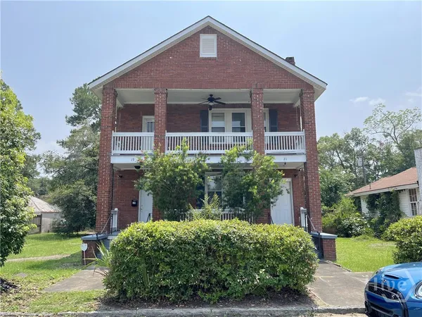 $2,300 | 19 West 50th Street, Unit 19, Savannah, GA 31405