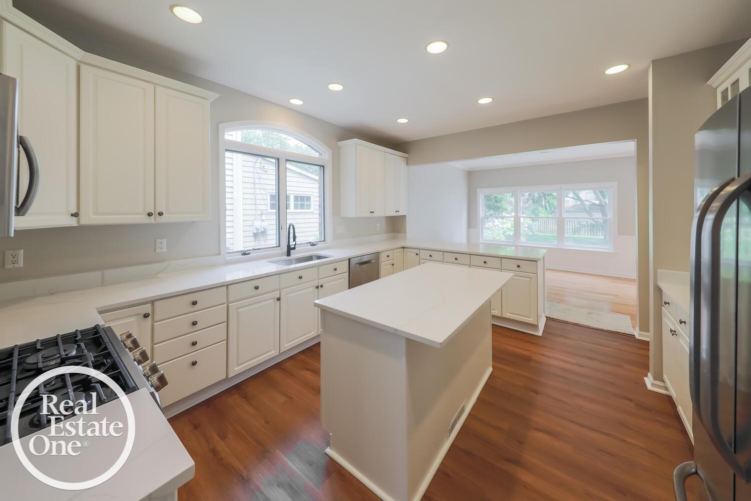 836 Lincoln Road Grosse Pointe, MI 48230 - Photo 8 of 39 50149905-9ce04209-74a1-4409-b99d-f807f10f2550.JPG