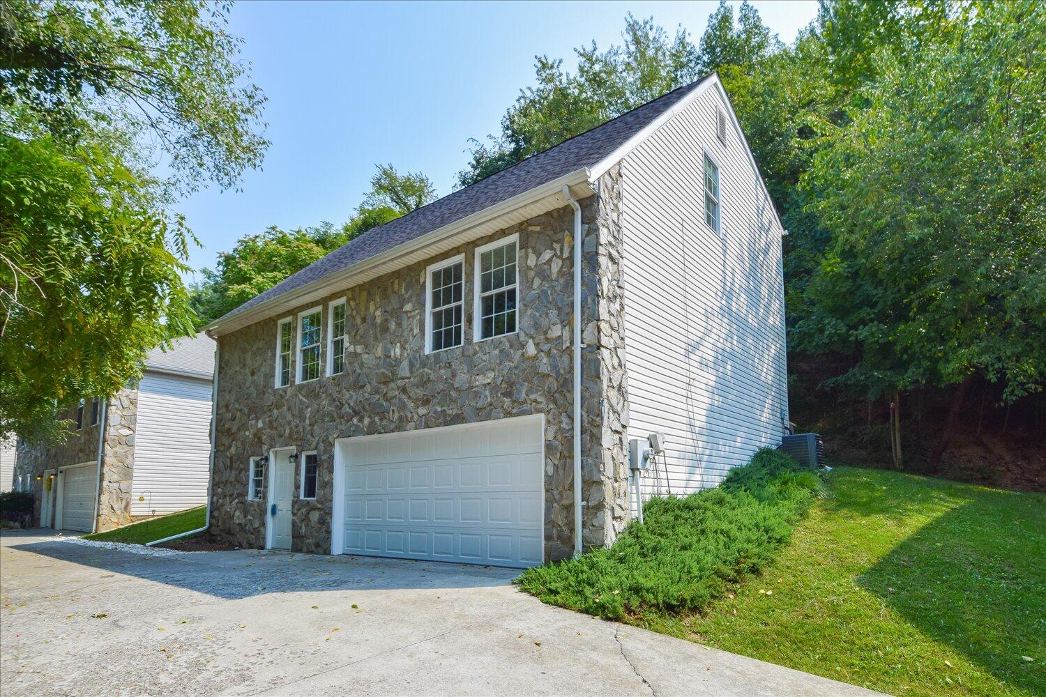 2640 Grandin Road Southwest Roanoke, VA 24015 - Photo 1 of 25 01-2640 Grandin-1