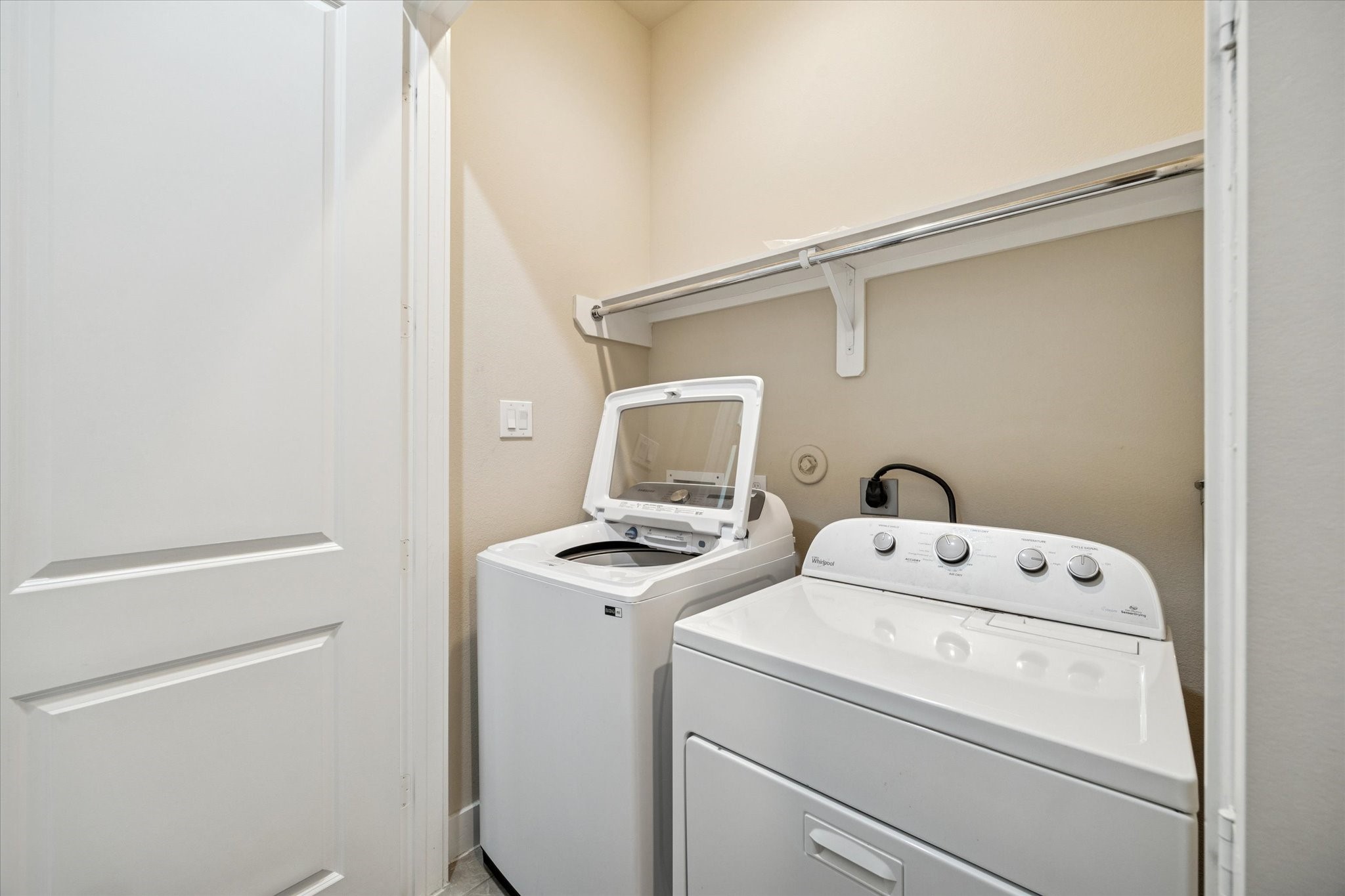 4417 Eli Street Houston, TX 77007 - Photo 15 of 24 Washer/Dryer is located on the 3rd floor.