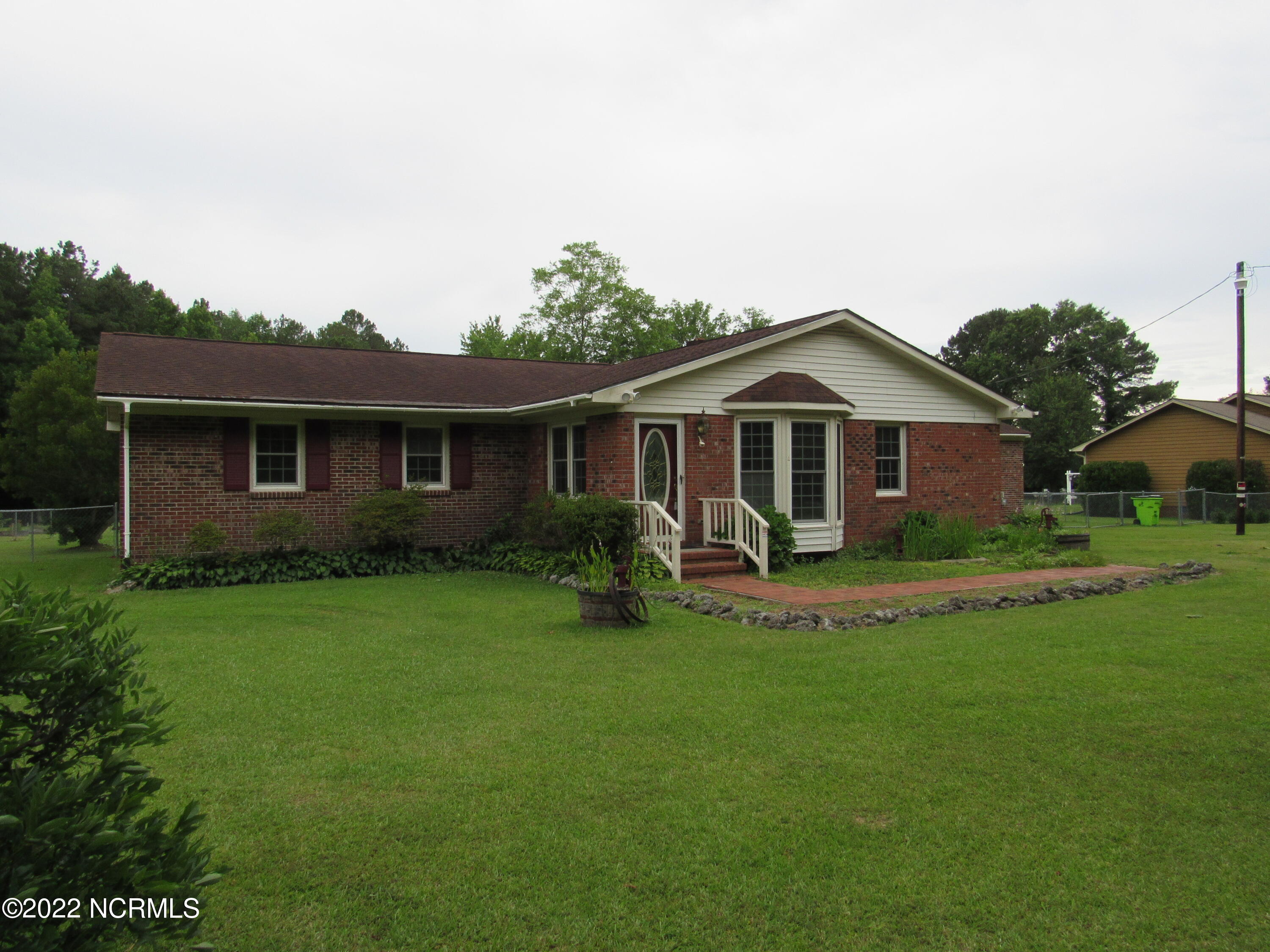 421 New Liberty Road New Bern, NC 28562 - Photo 3 of 29 IMG_1174