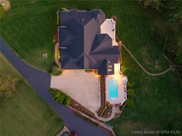 $875,000 | 1475 Willow Creek Drive Northeast, Corydon, IN 47112