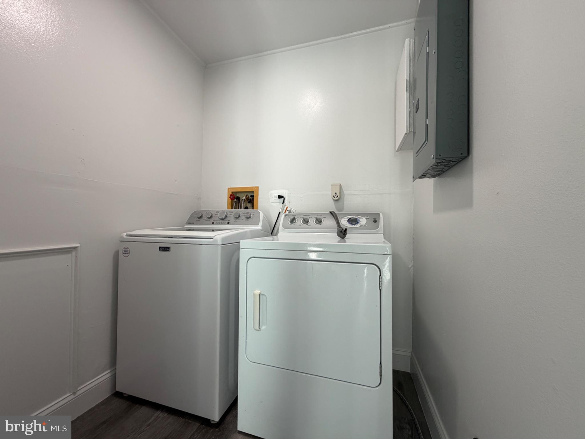 606 West Beech Road Sterling, VA 20164 - Photo 28 of 33 Bright and functional laundry room.