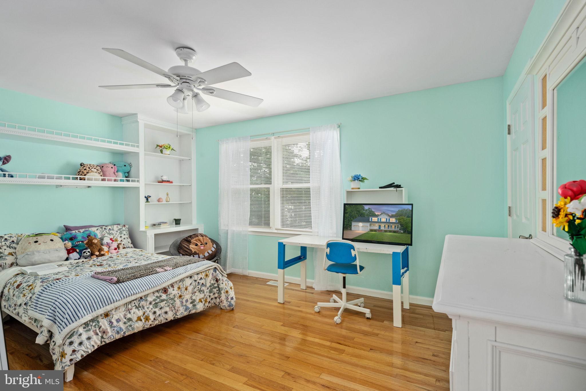 246 Choptank Road Stafford, VA 22556 - Photo 45 of 98 a bedroom with a bed and a table in it
