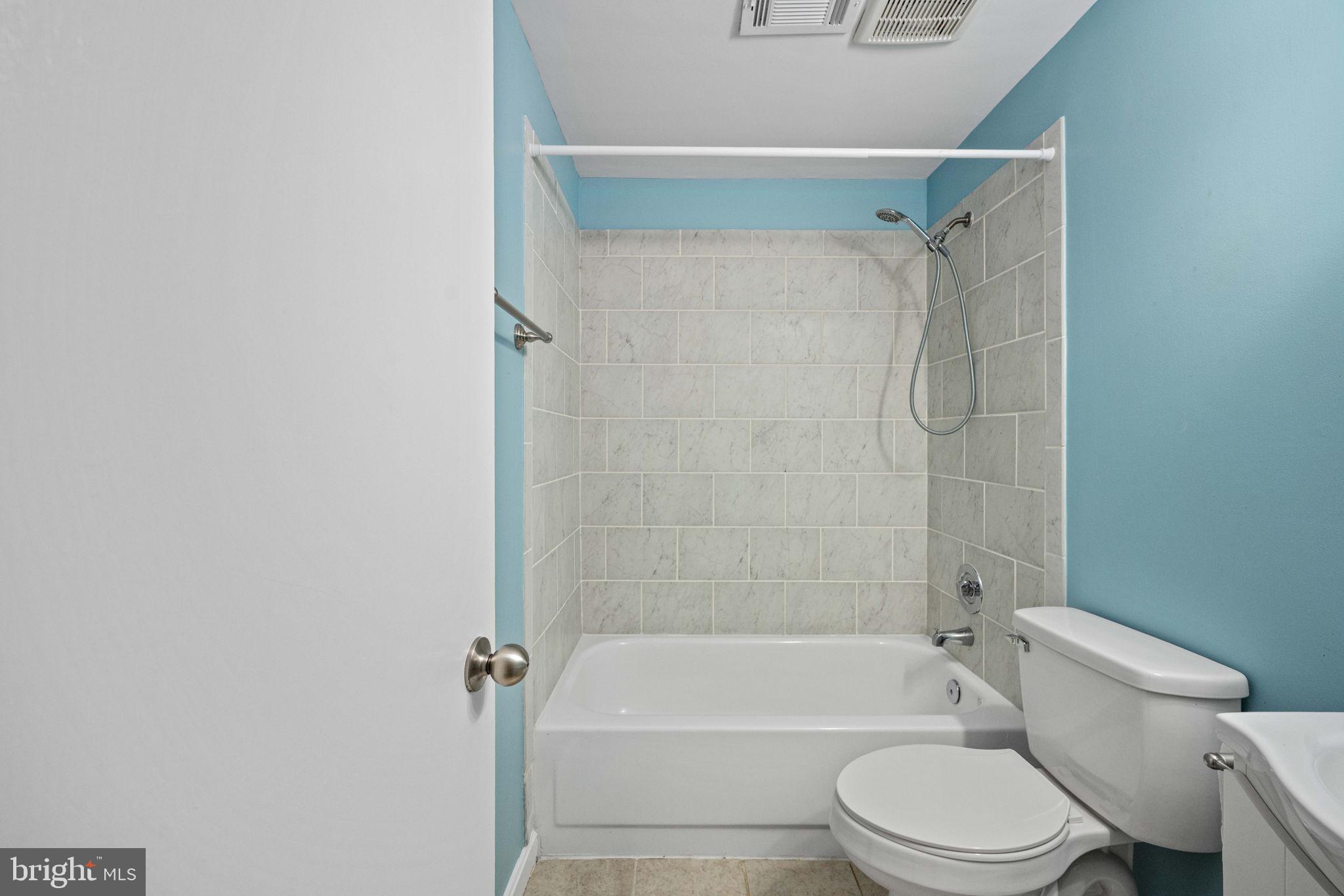 246 Choptank Road Stafford, VA 22556 - Photo 70 of 98 a bathroom with a toilet and a bathtub