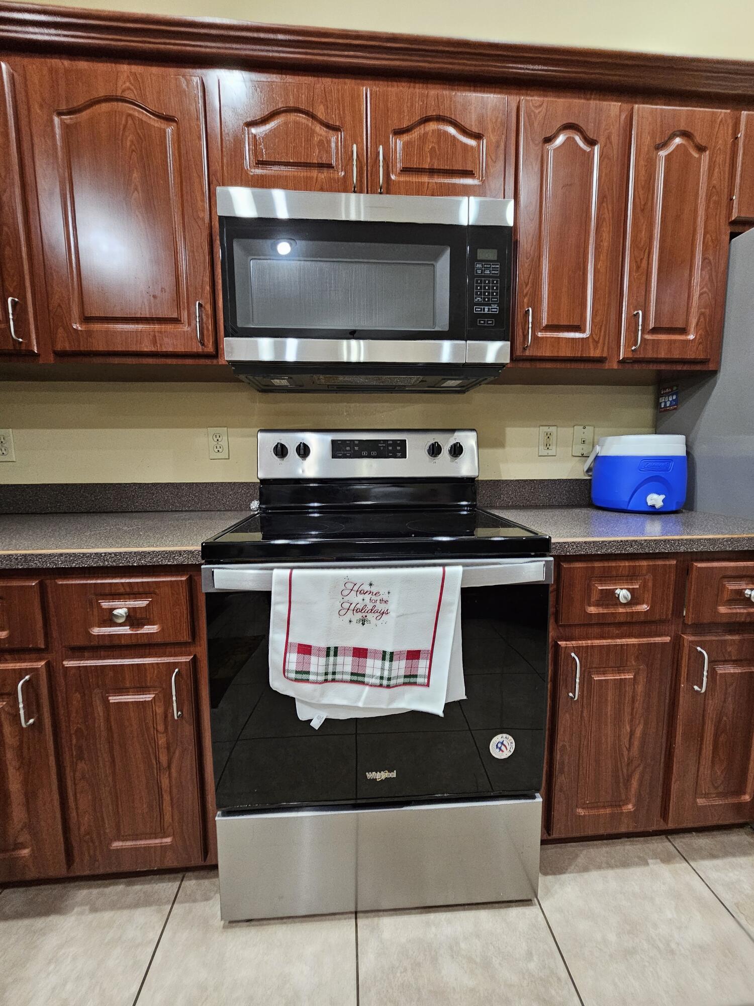1514 Summer Road Lake Placid, FL 33852 - Photo 17 of 52 a kitchen with stainless steel appliances granite countertop a stove and a microwave