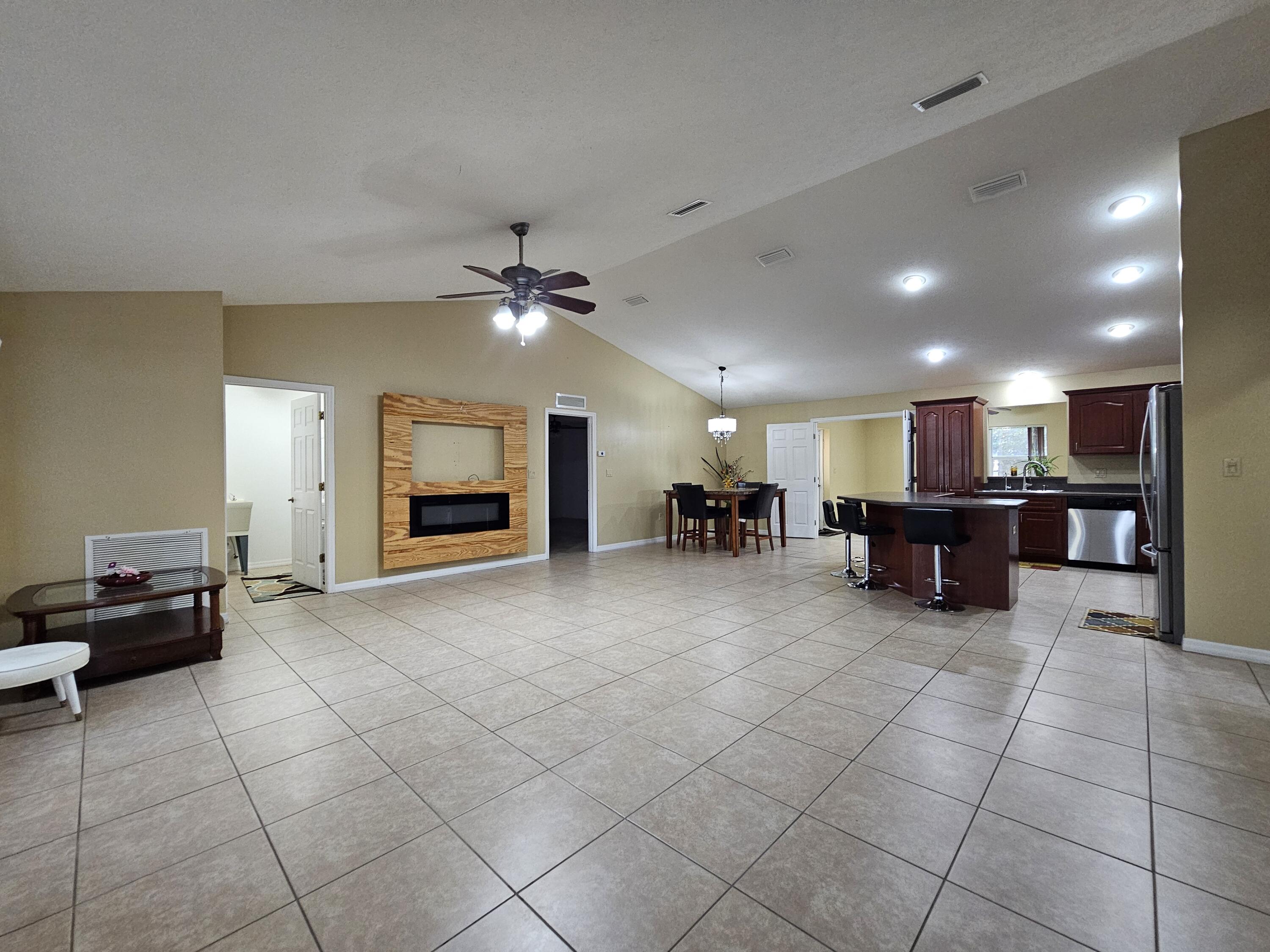 1514 Summer Road Lake Placid, FL 33852 - Photo 20 of 52 a living room with furniture and a flat screen tv
