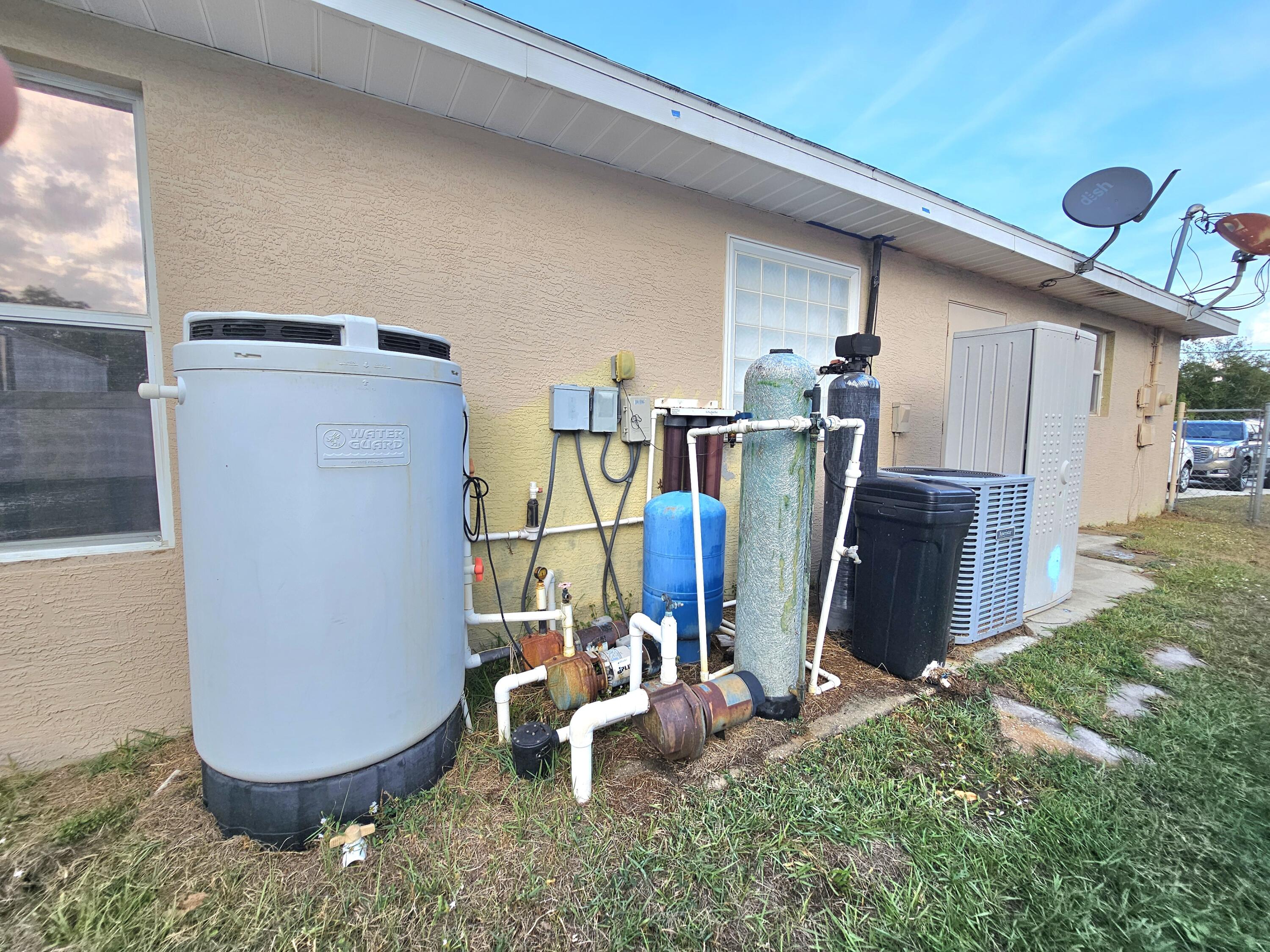 1514 Summer Road Lake Placid, FL 33852 - Photo 42 of 52 a view of a room with gym equipment