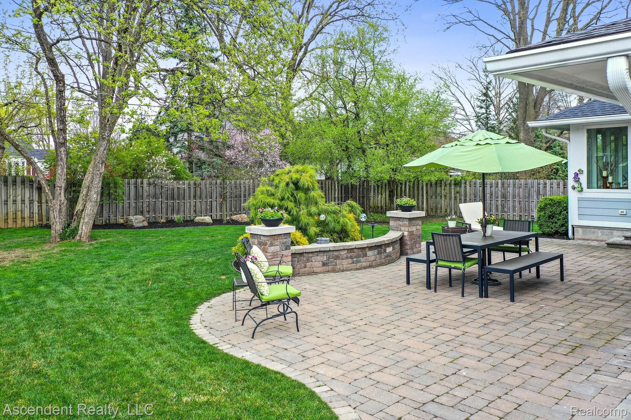1823 Pembroke Road Birmingham, MI 48009 - Photo 38 of 42 Spacious rear yard with newer hardscape patio
