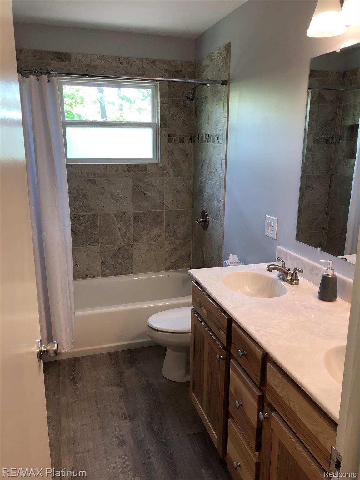 2129 Highfield Road Waterford, MI 48329 - Photo 9 of 18 09.JPG