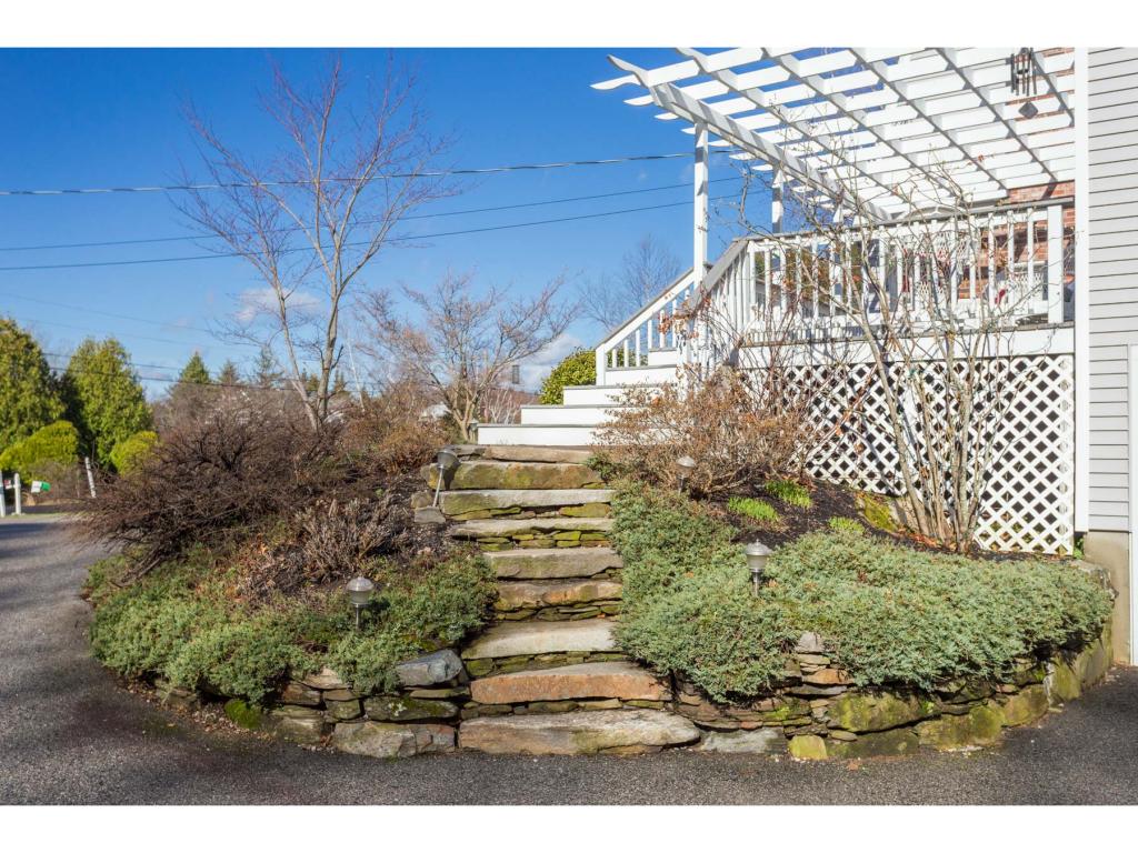 6 Scamman Road Stratham, NH 03885 - Photo 3 of 36