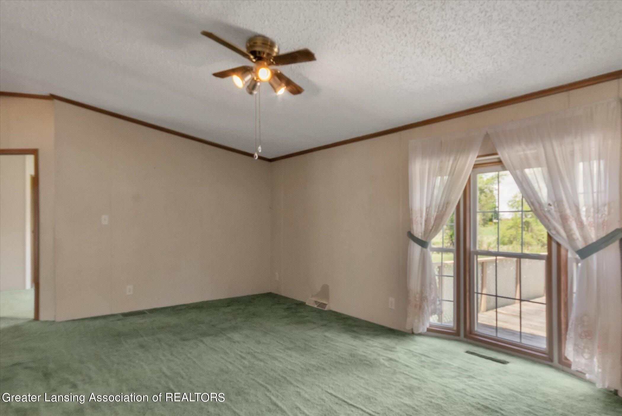 6120 Kikendall Road Eaton Rapids, MI 48827 - Photo 11 of 44 Living Room