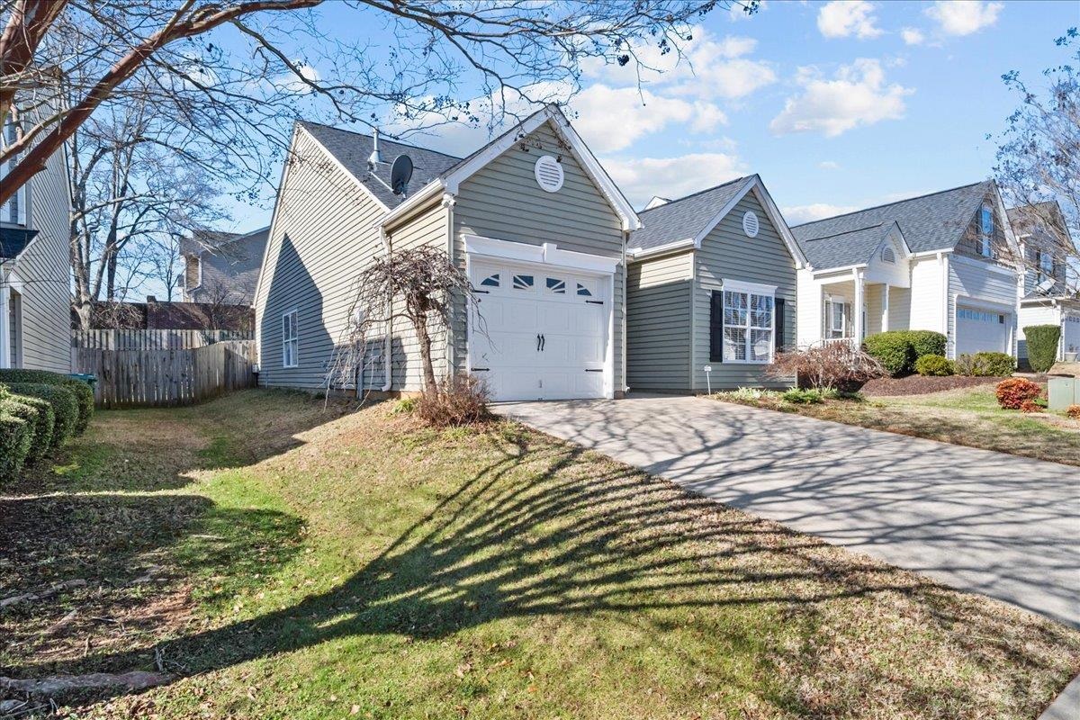 408 Bridgewood Court Boiling Springs, SC 29316 - Photo 2 of 35
