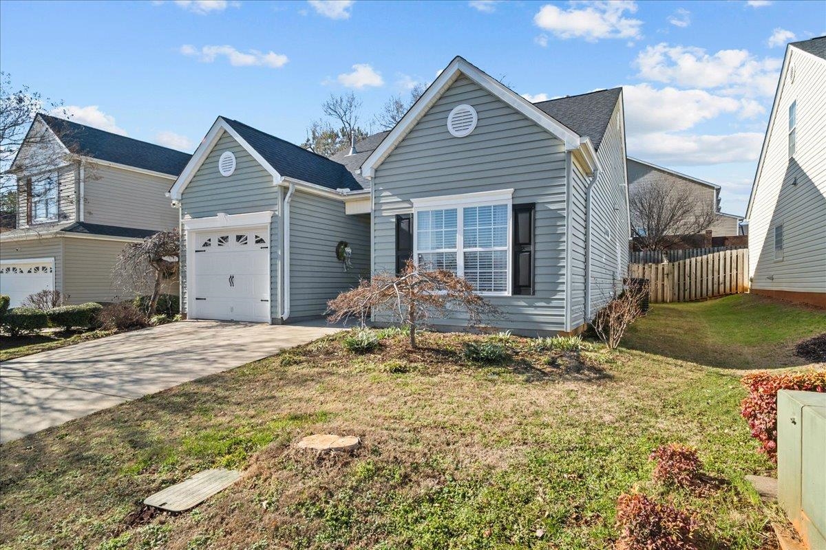 408 Bridgewood Court Boiling Springs, SC 29316 - Photo 3 of 35