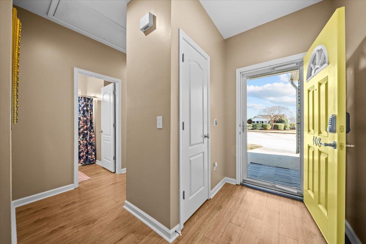 408 Bridgewood Court Boiling Springs, SC 29316 - Photo 4 of 35