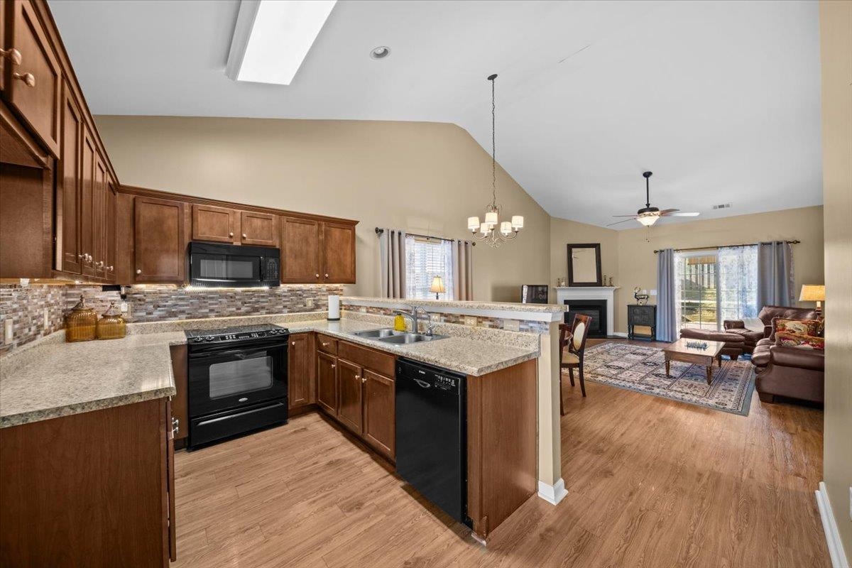 408 Bridgewood Court Boiling Springs, SC 29316 - Photo 5 of 35