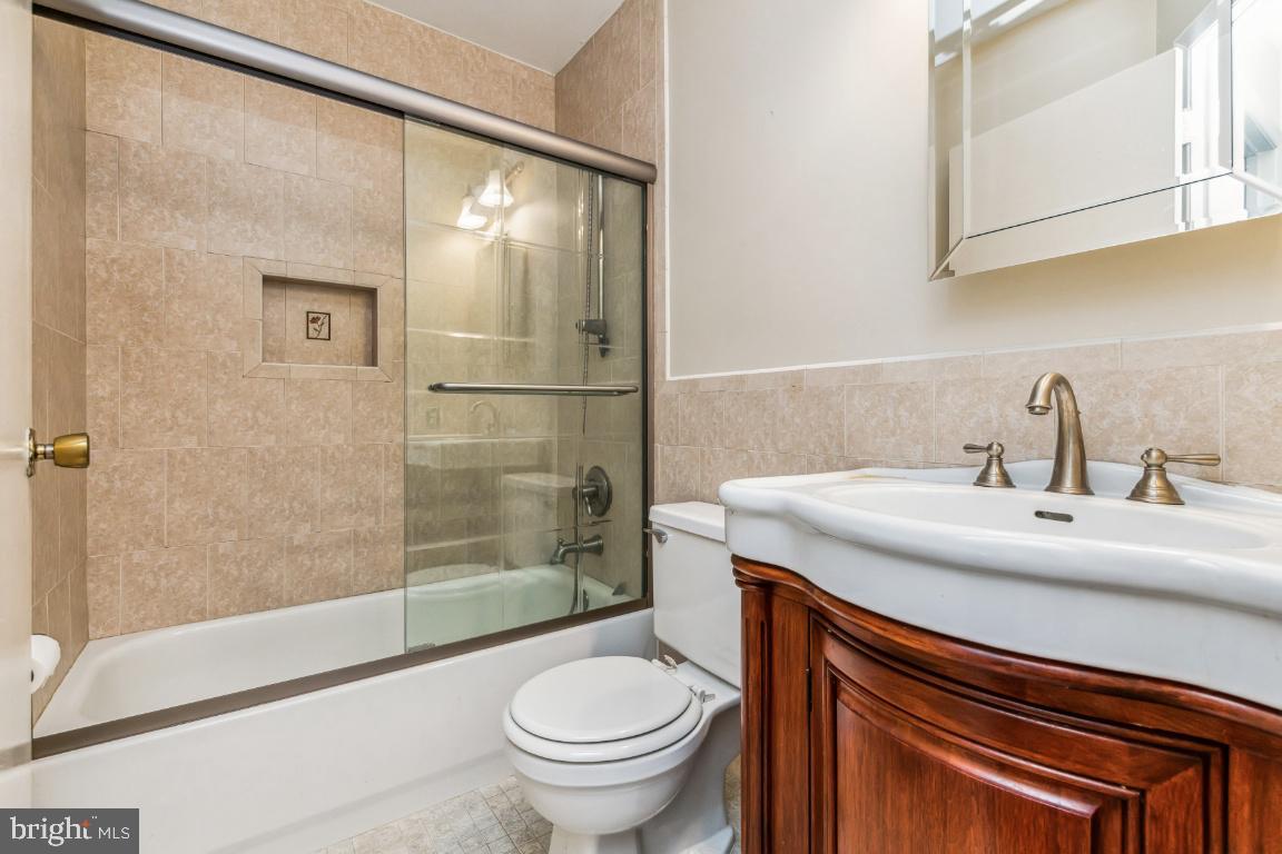 3610 Rockberry Road Parkville, MD 21234 - Photo 18 of 25 2nd floor full bath