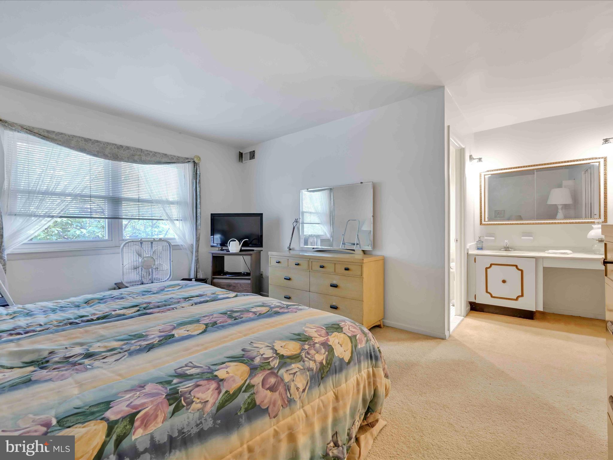 2914 State Hill Road, Unit D16 Reading, PA 19610 - Photo 18 of 28 Primary Bedroom
