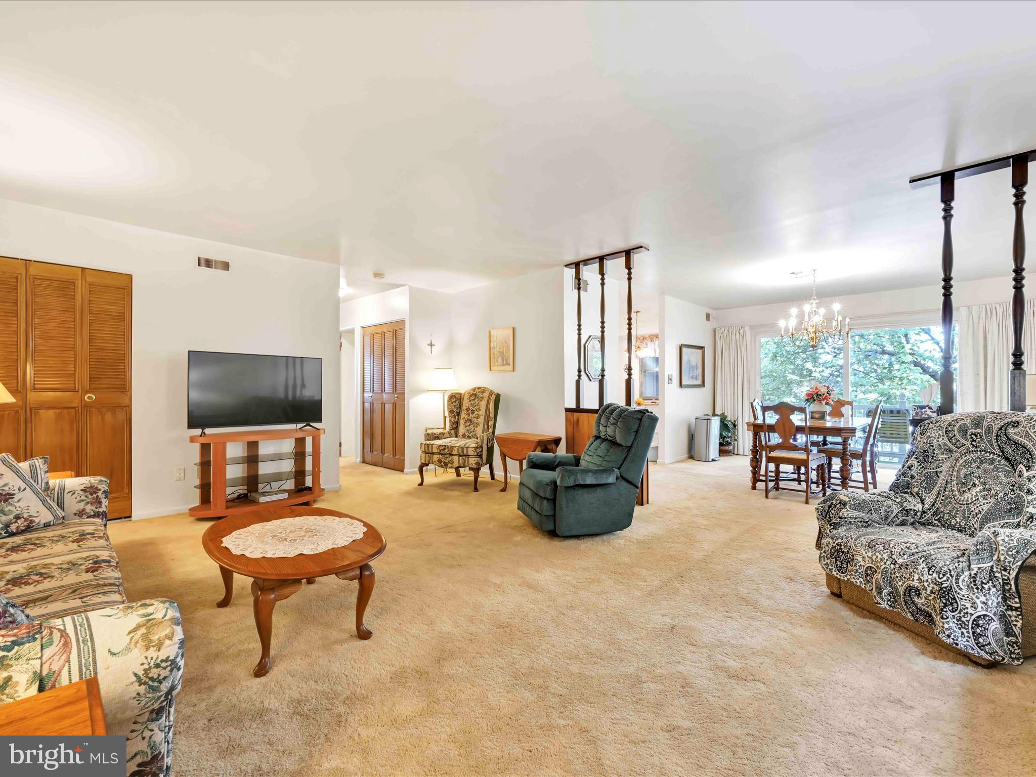 2914 State Hill Road, Unit D16 Reading, PA 19610 - Photo 6 of 28 Living Room