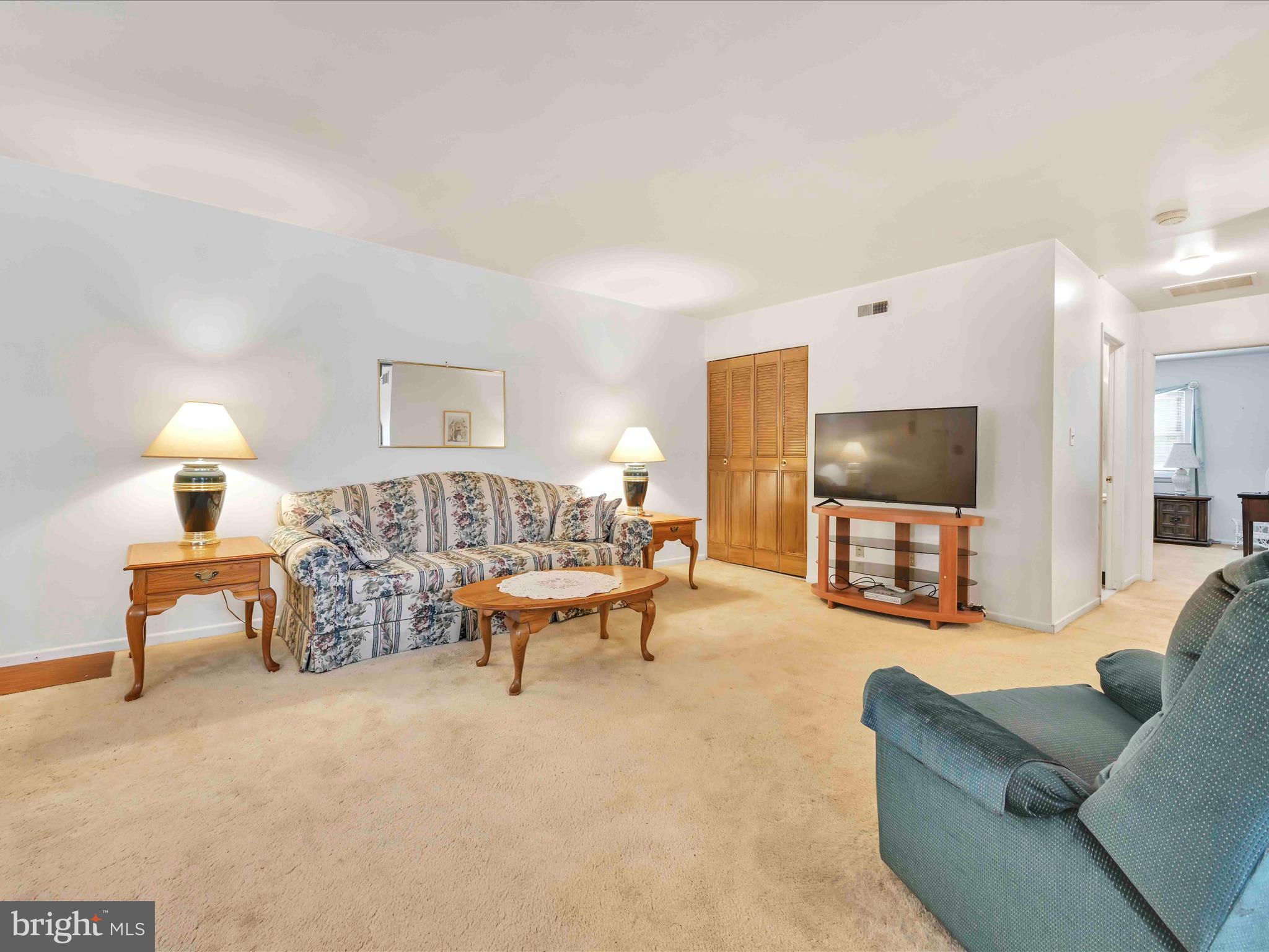 2914 State Hill Road, Unit D16 Reading, PA 19610 - Photo 7 of 28 Living Room