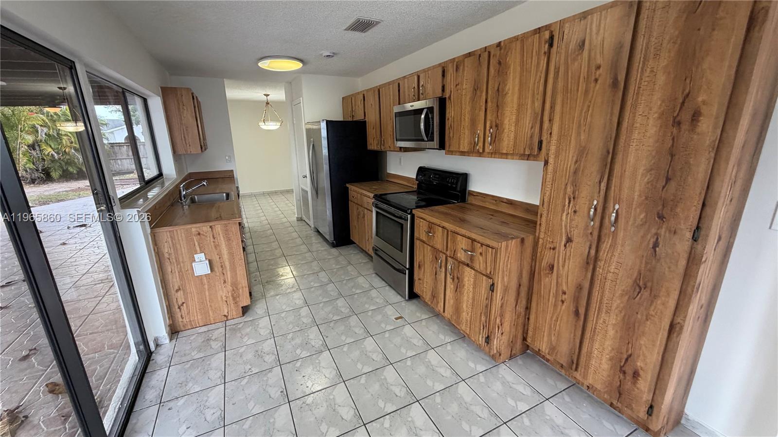 6622 Southwest 148th Place Miami, FL 33193 - Photo 7 of 17