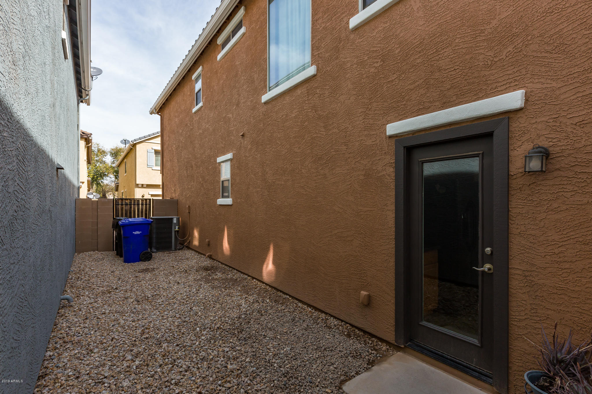 3934 South Rim Road Gilbert, AZ 85297 - Photo 22 of 39 25) COURTYARD