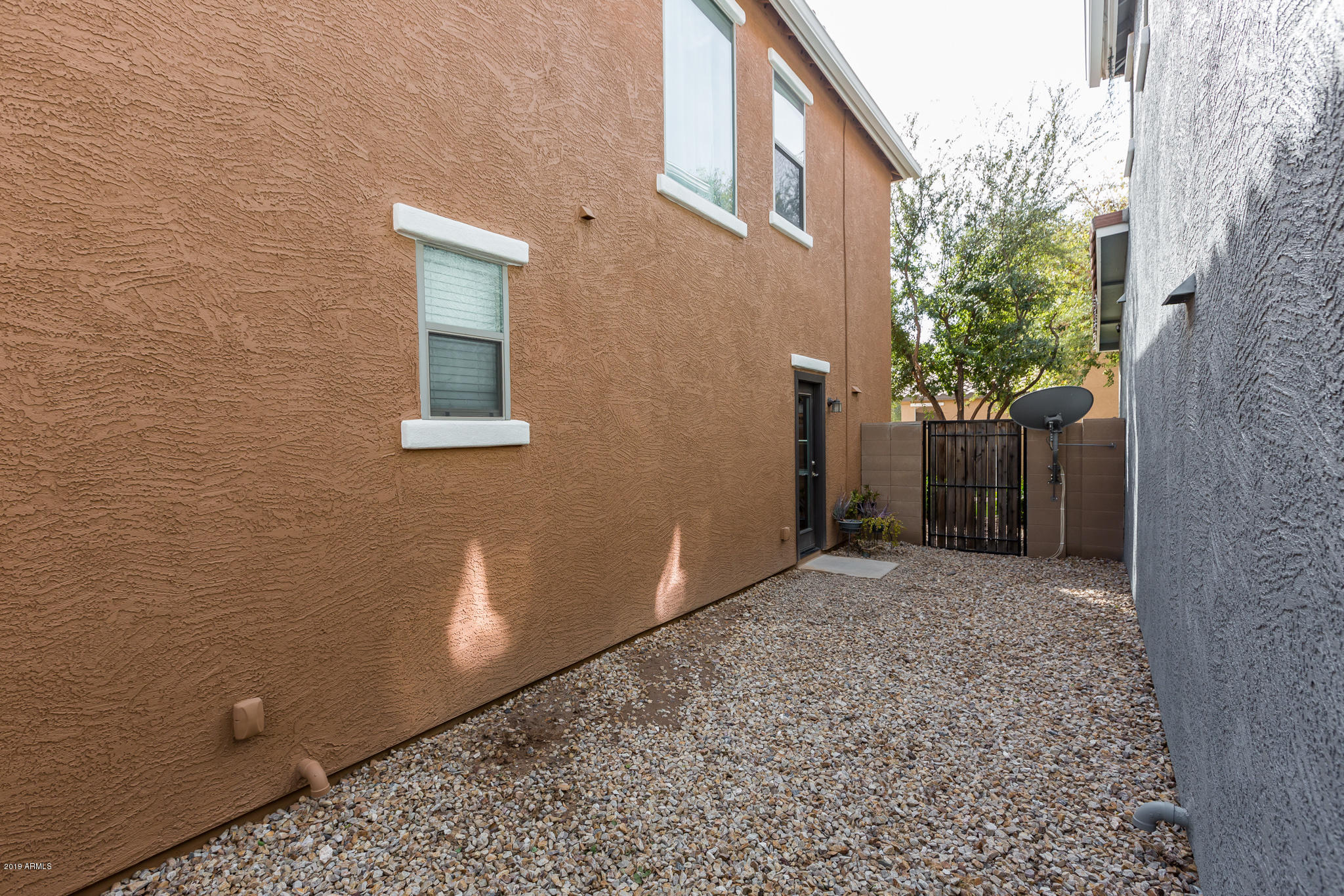 3934 South Rim Road Gilbert, AZ 85297 - Photo 23 of 39 27) COURTYARD