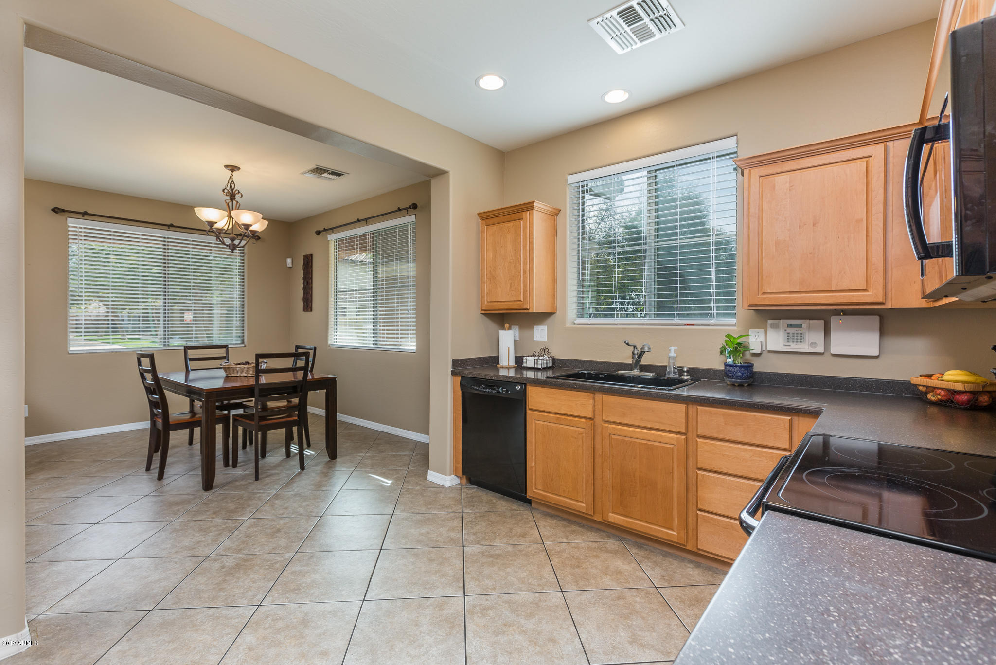 3934 South Rim Road Gilbert, AZ 85297 - Photo 8 of 39 11) KITCHEN