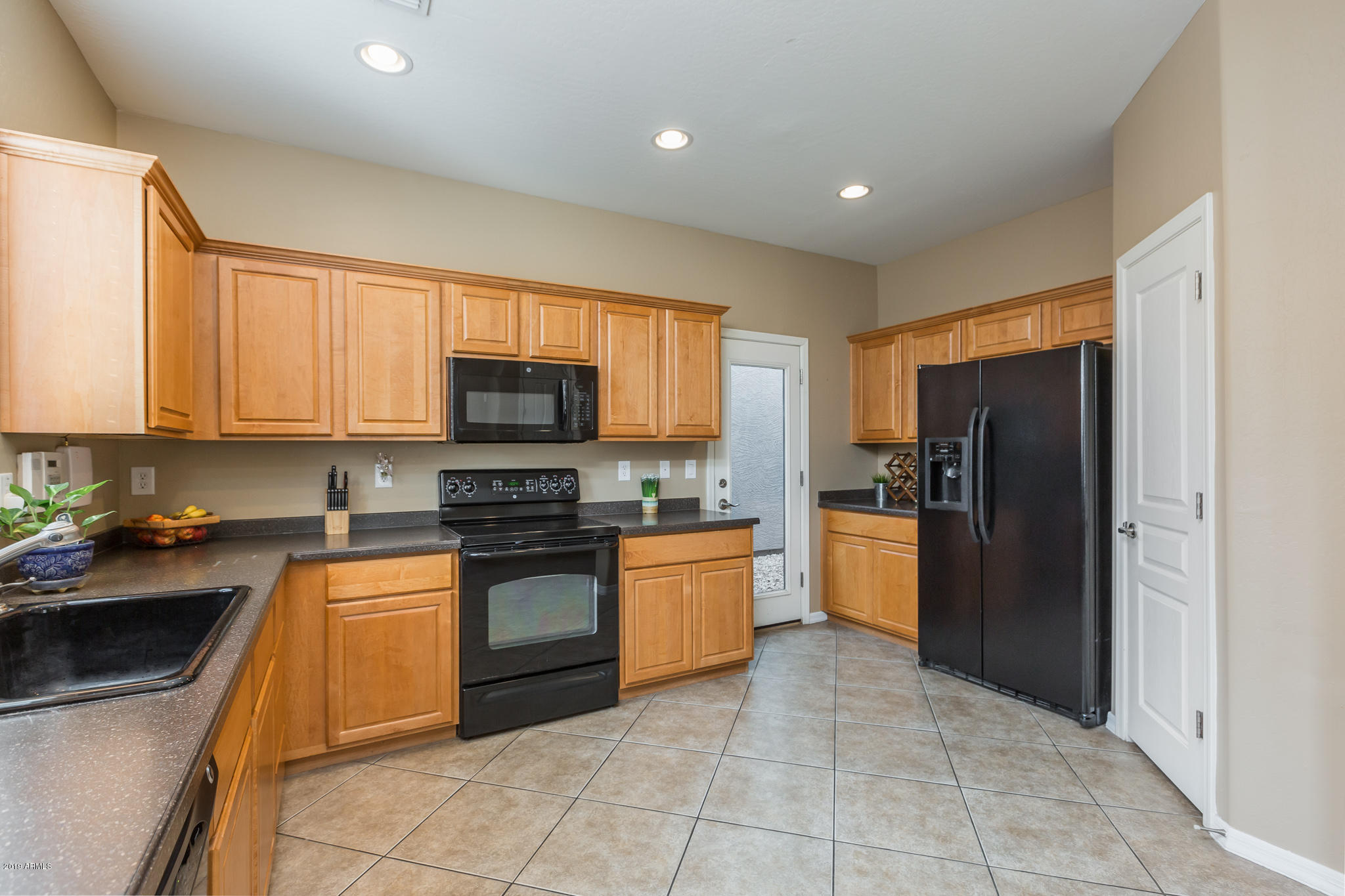 3934 South Rim Road Gilbert, AZ 85297 - Photo 10 of 39 13) KITCHEN