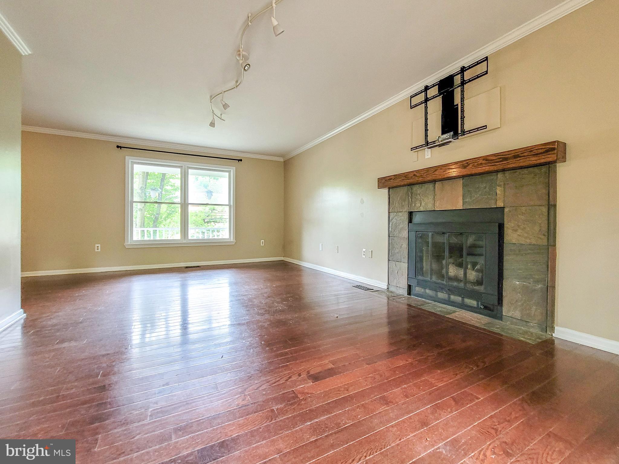 19087 Fuller Heights Road Triangle, VA 22172 - Photo 9 of 60 Gallery Image 9