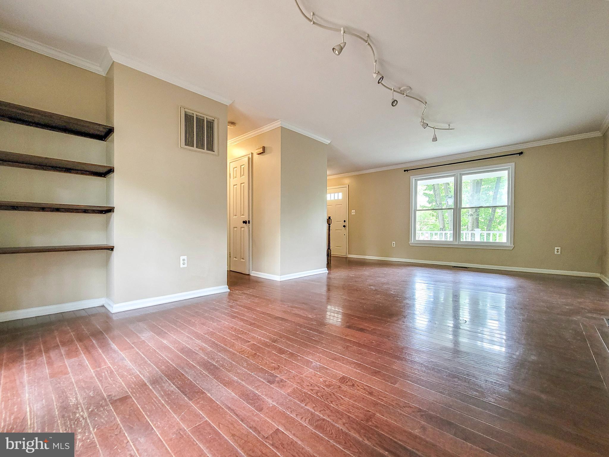 19087 Fuller Heights Road Triangle, VA 22172 - Photo 10 of 60 Gallery Image 10
