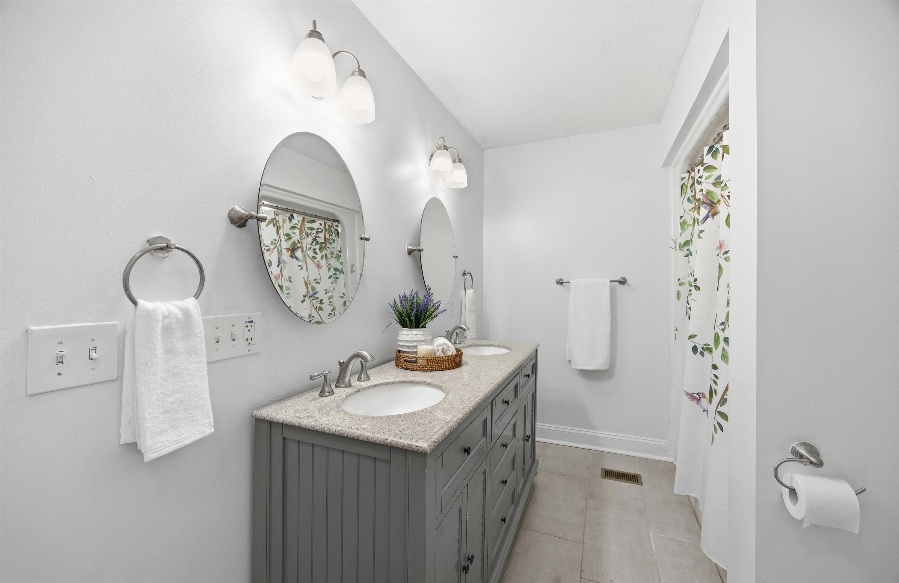 11102 London Lane Apison, TN 37302 - Photo 18 of 37 Guest bathroom 2