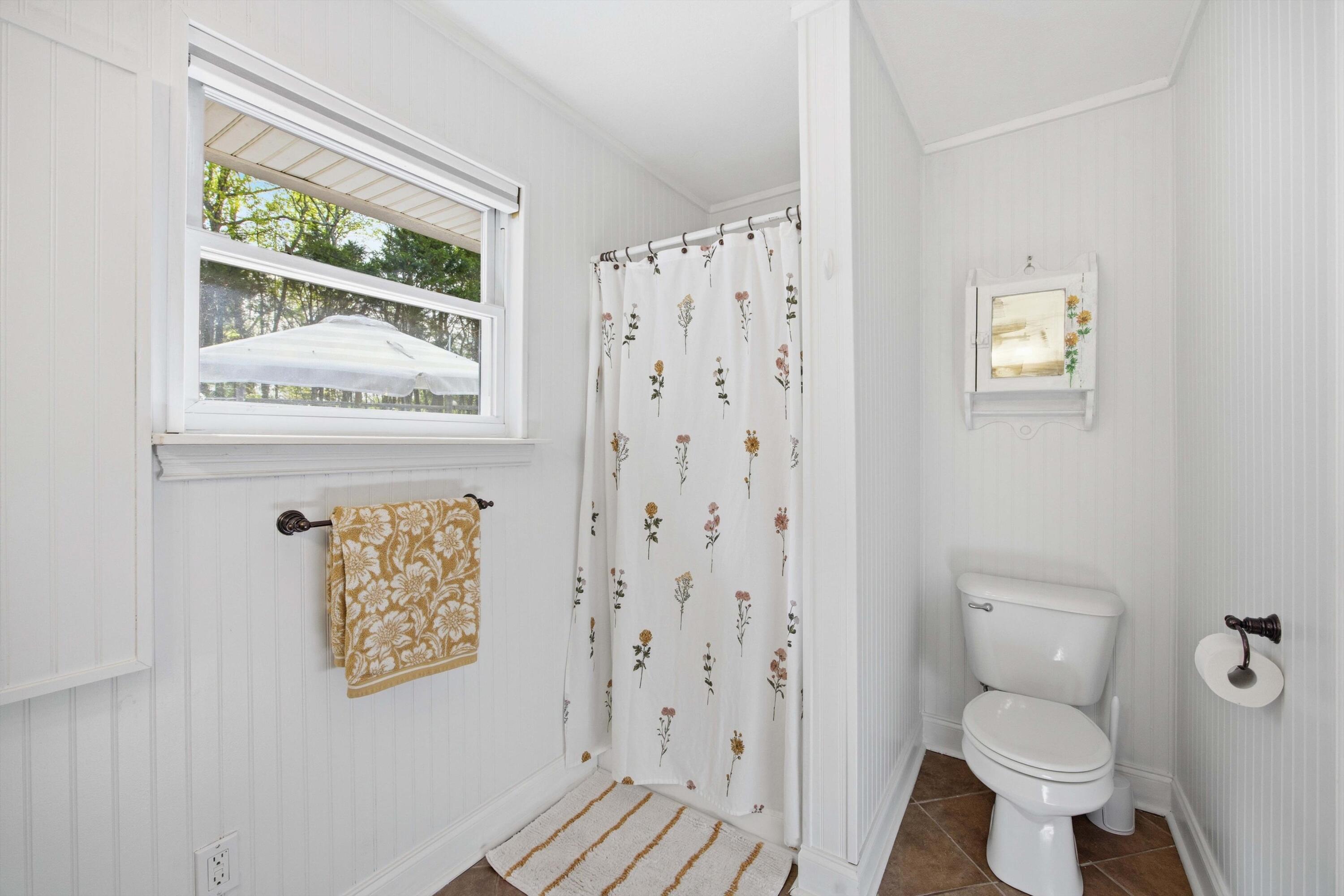 11102 London Lane Apison, TN 37302 - Photo 24 of 37 Guest Bathroom 1