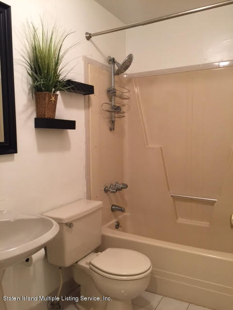 87 Selvin Loop Staten Island, NY 10303 - Photo 20 of 21 11