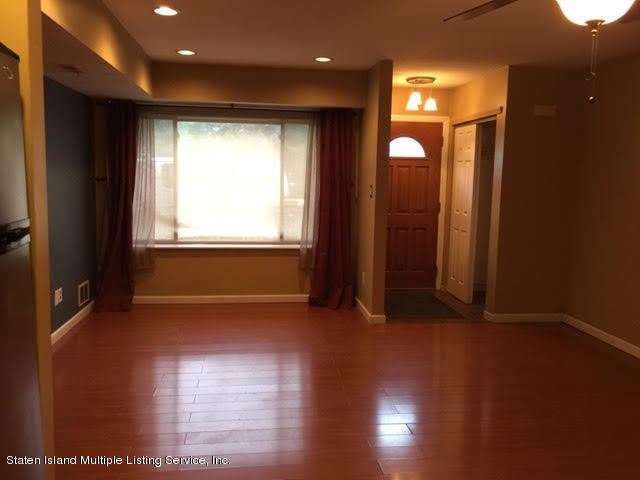 87 Selvin Loop Staten Island, NY 10303 - Photo 3 of 21 26