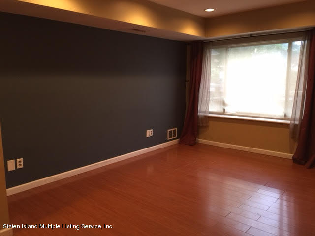 87 Selvin Loop Staten Island, NY 10303 - Photo 4 of 21 24