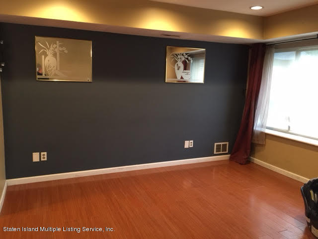 87 Selvin Loop Staten Island, NY 10303 - Photo 6 of 21 19