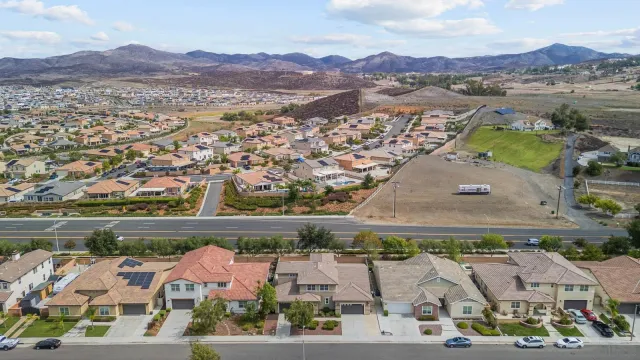 $800,000 | 35160 Mahogany Glen Drive, Winchester, CA 92596