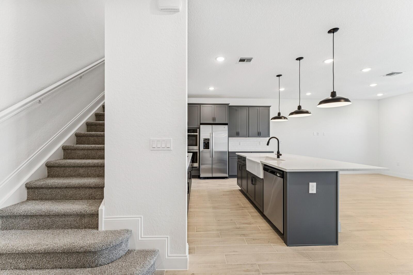 172 Southeast Birch Terrace, Unit 206 Stuart, FL 34997 - Photo 15 of 38 Foyer & Kitchen