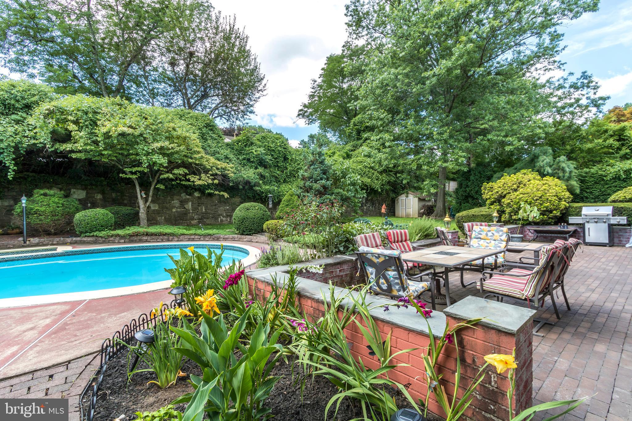 1252 Mettler Road Huntingdon Valley, PA 19006 - Photo 8 of 42 Dining By The Pool