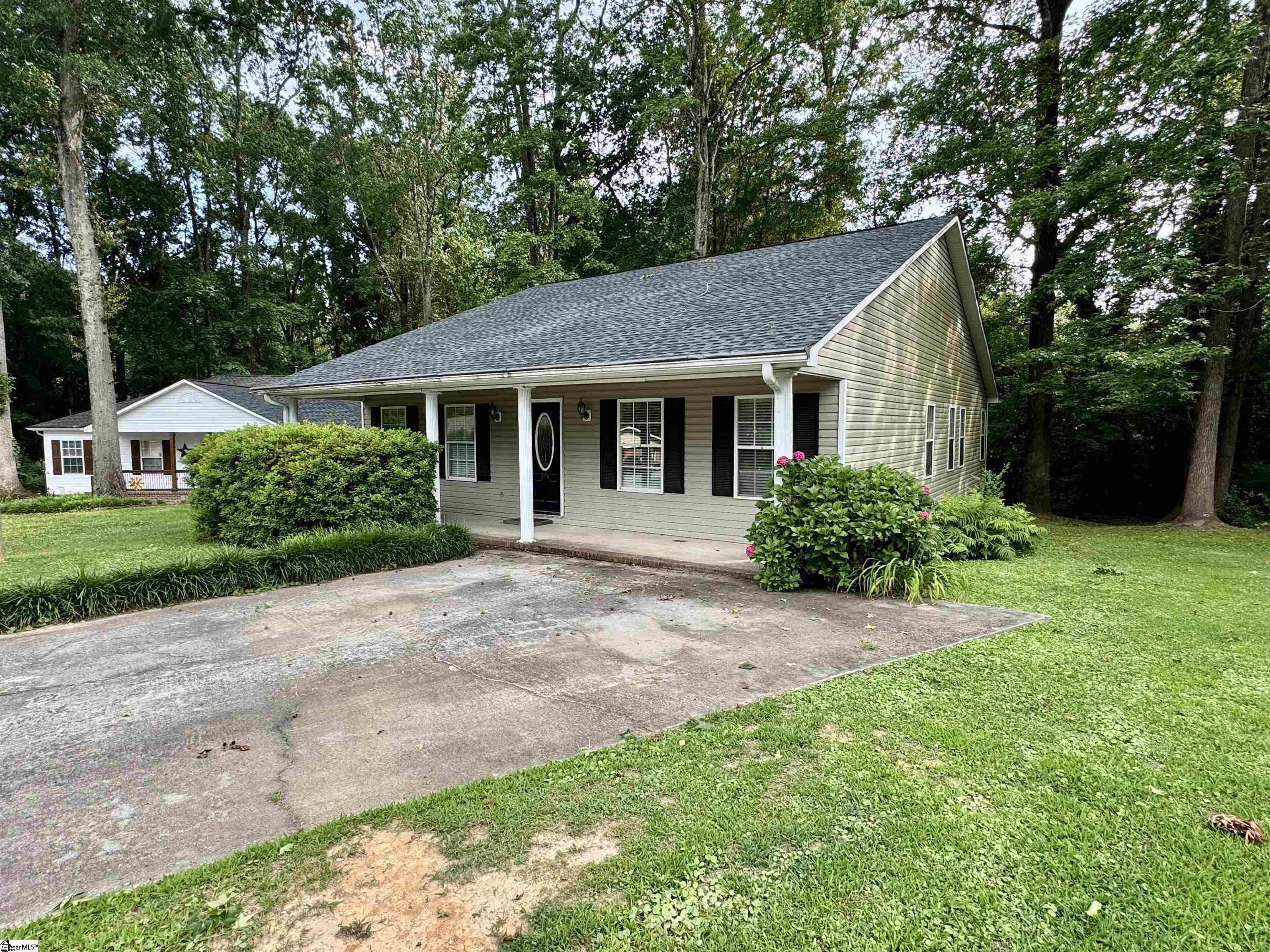 304 Tollgate Road Simpsonville, SC 29681 - Photo 2 of 32 Gallery Image 2