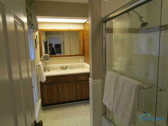 9157 South River Road Waterville, OH 43566 - Photo 8 of 11 Master Bath/Spa.
