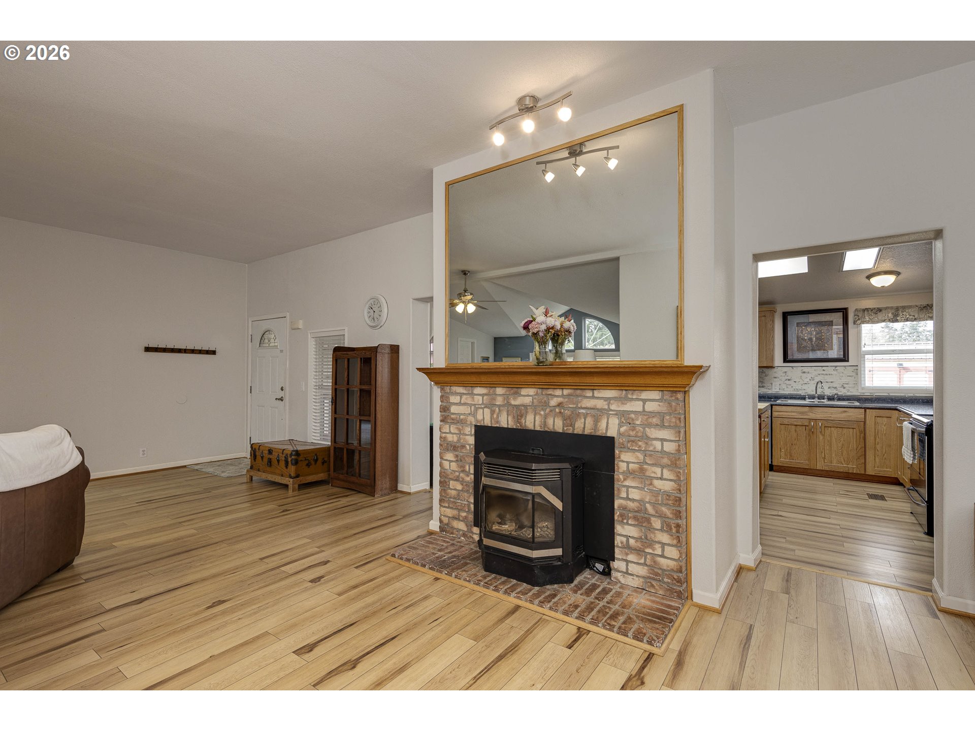 655 Northeast Burnett Road, Unit 9 McMinnville, OR 97128 - Photo 11 of 33