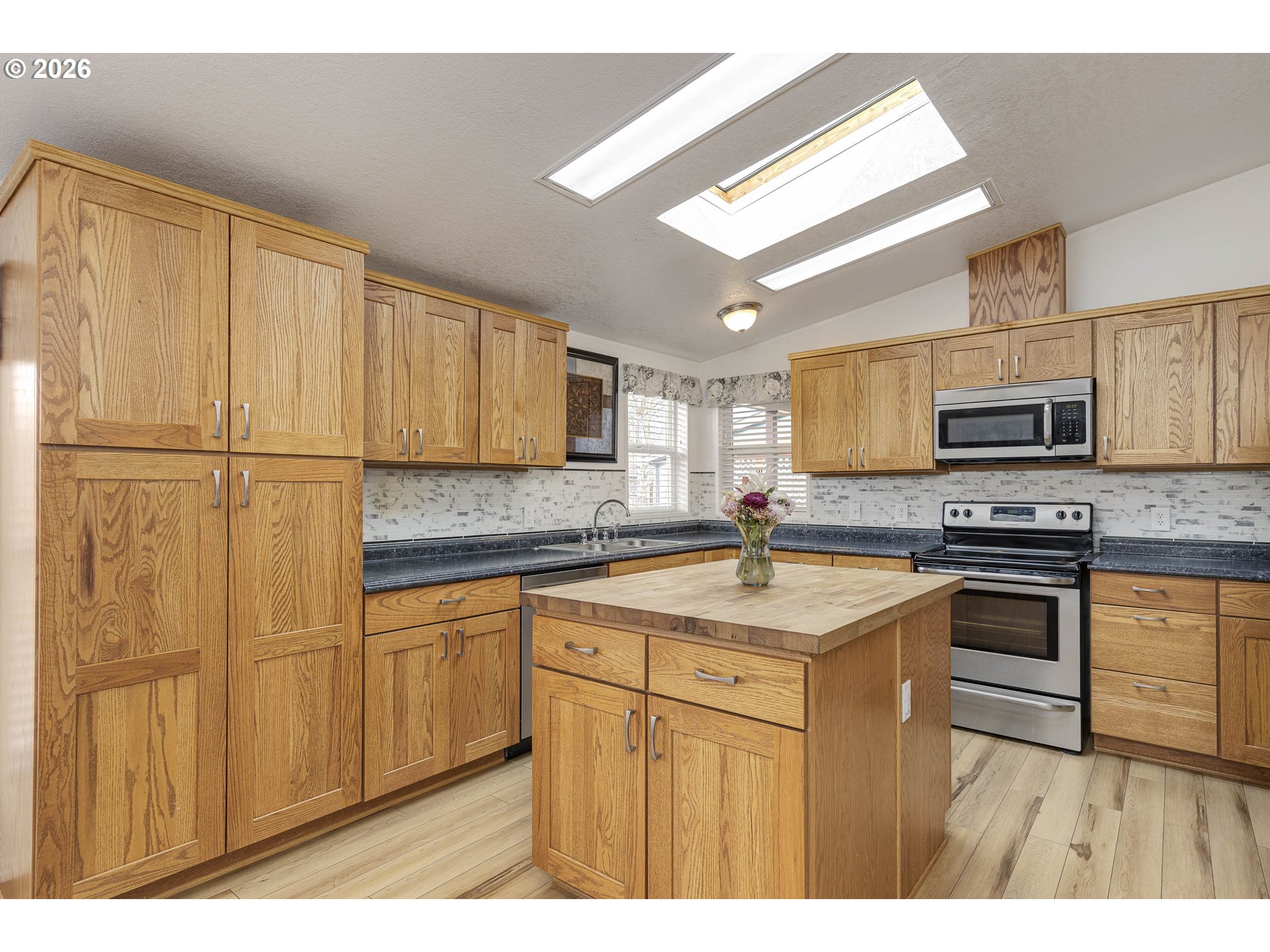 655 Northeast Burnett Road, Unit 9 McMinnville, OR 97128 - Photo 5 of 33