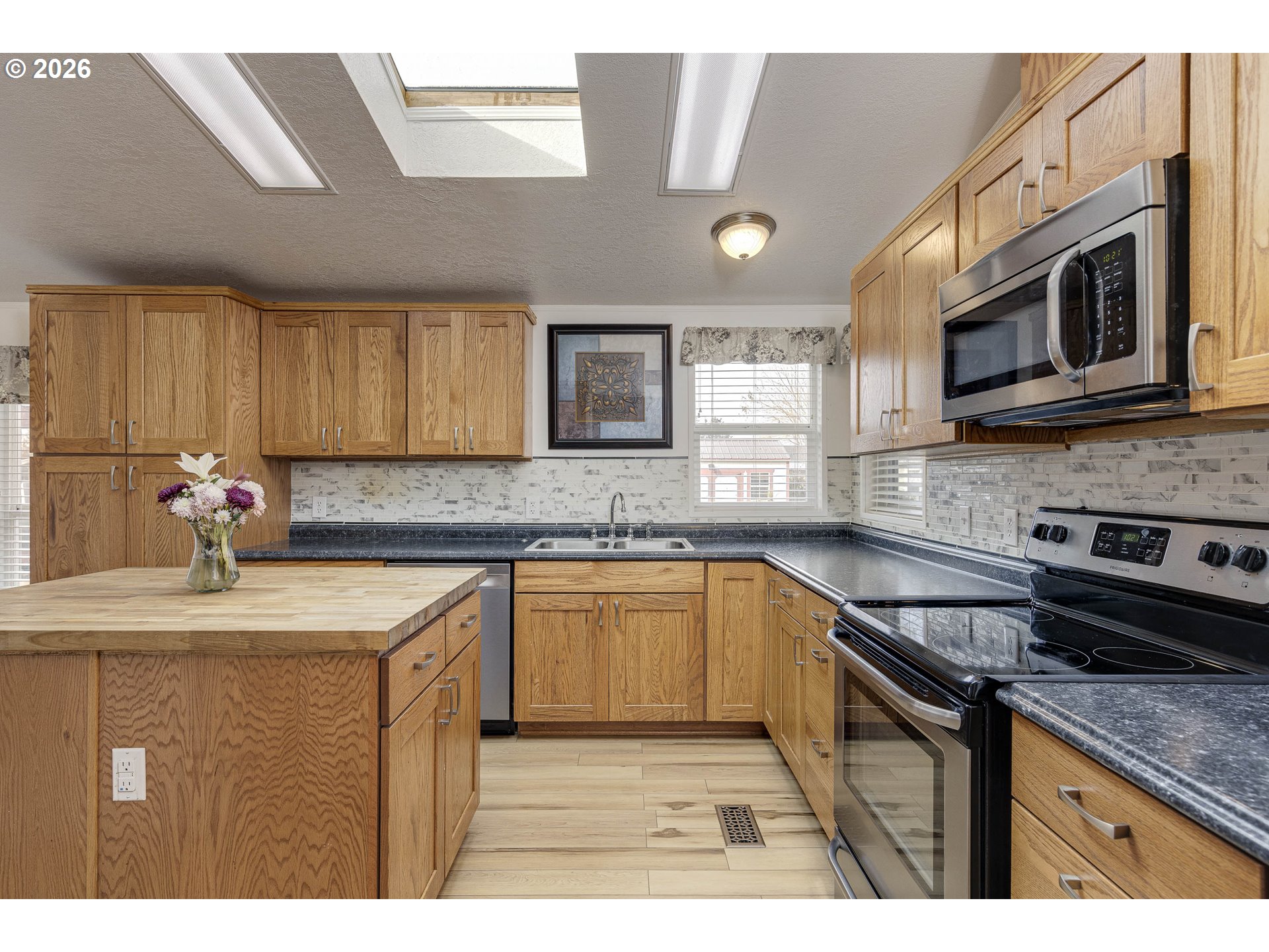 655 Northeast Burnett Road, Unit 9 McMinnville, OR 97128 - Photo 6 of 33