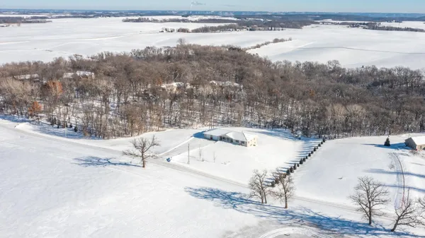 $830,000 | 57618 205th Avenue, Plainview, MN 55964